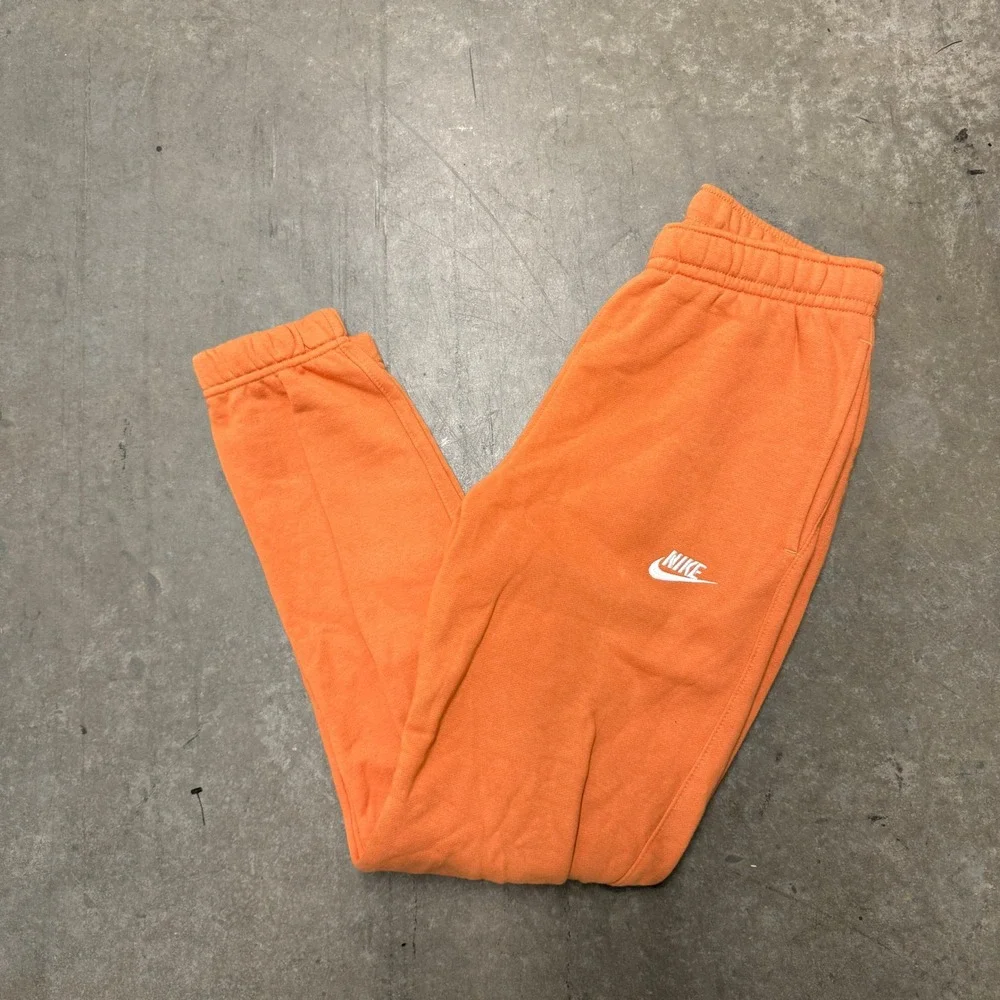 Nike Sportswear Club Fleece Joggers Orange Mens Small BV2671-820 Sweatpants
